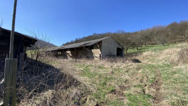 Ideální podíl ½ zemědělských staveb a pozemků, obec Lestkov, okres Chomutov