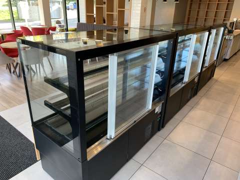 Soubor movitých věcí - zařízení cukrárny - Veřejná soutěž o nejvhodnější nabídku