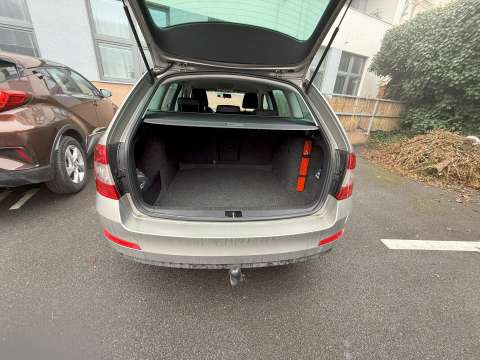 Osobní automobil Škoda Octavia AC Kombi - aukce dle ustanovení § 1772 až § 1779, a § 1746, odstavec 2 zákona č. 89/2012 (občanský zákoník)Sb. - registrace viz. odkaz