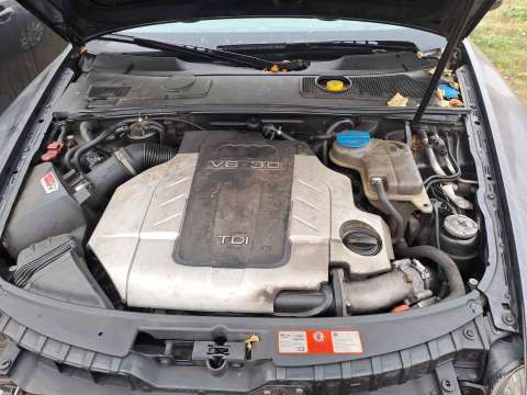 Osobní automobil Audi AVANT A6